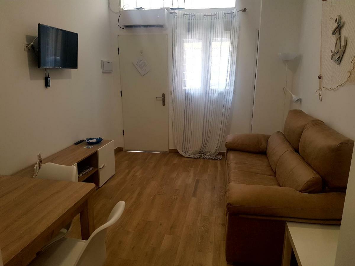 Apartments Naty Beach Malaga Bagian luar foto